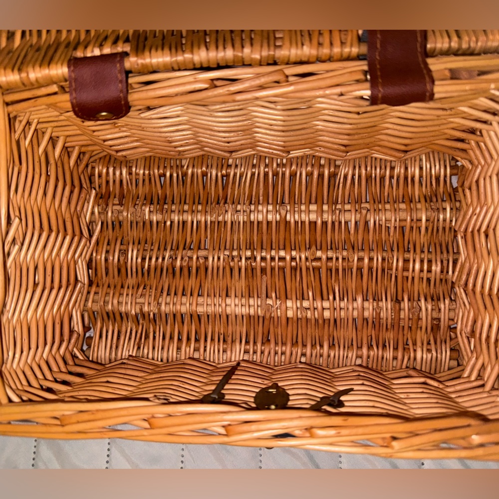 Wicker basket with handle, 10 x 6 1/2 - Picture 6 of 16